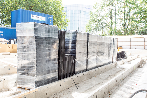 Waterretentie op dak parkeergarage Goede Doelen Loterijen in Amsterdam